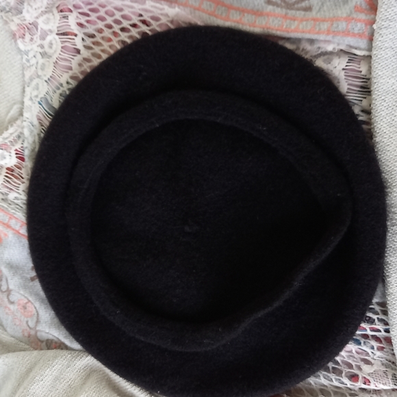 Black Wool Beret - Picture 2 of 3